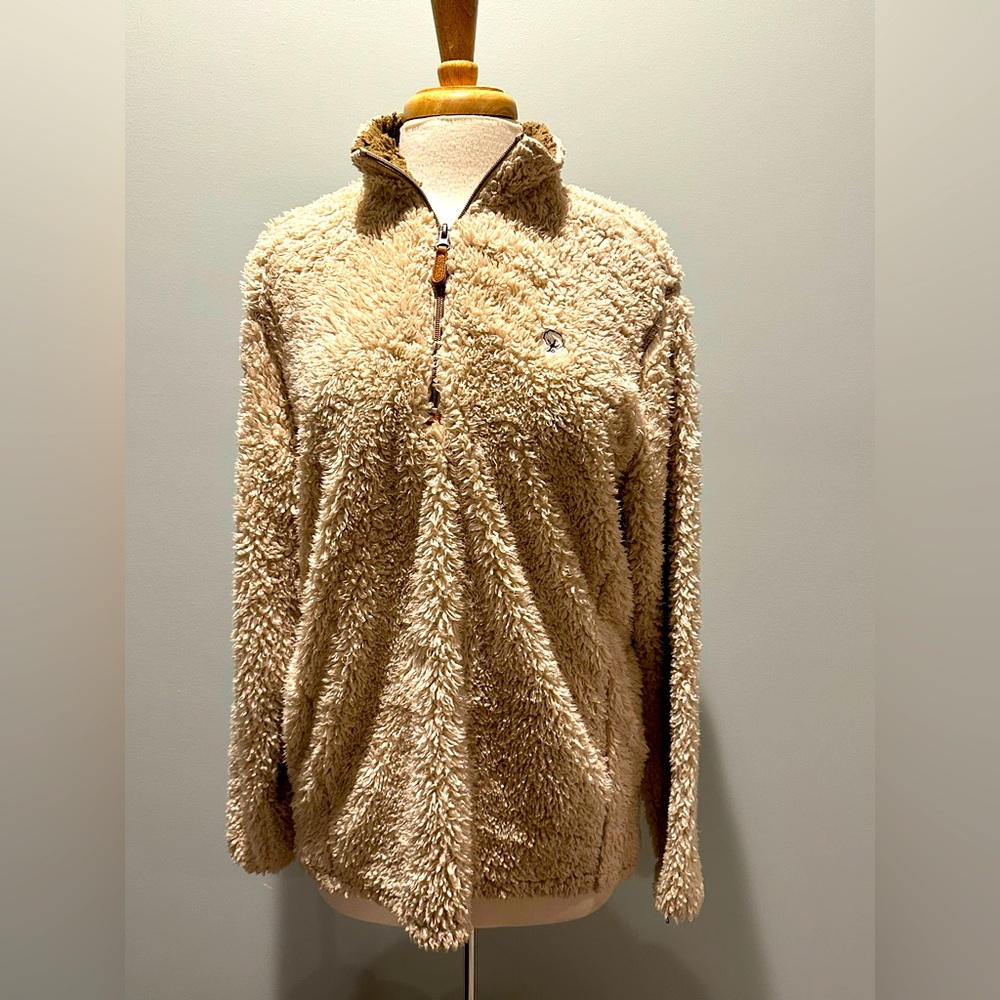 The Southern Shirt Sherpa 1/4 zip pullover. Size Medium